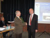 Hans Günter Hennemann bedankt sich bei Heinz Steentjes für den Fachvortrag zur JHV 2012