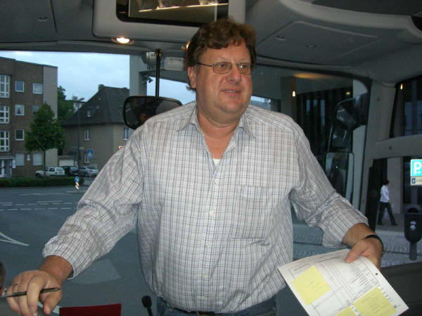 Peter Blling kontrolliert die Vollzhligkeit